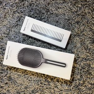 Dyson paddle brush and comb set